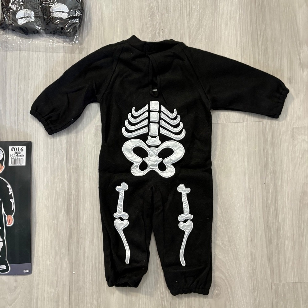 Bitty Bones Infant Halloween Costume 6-12 Months Skeleton Jumpsuit Hat Booties - Picture 9 of 9